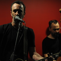 Victor et Vincent, contre-bassiste et guitariste du groupe Vipère